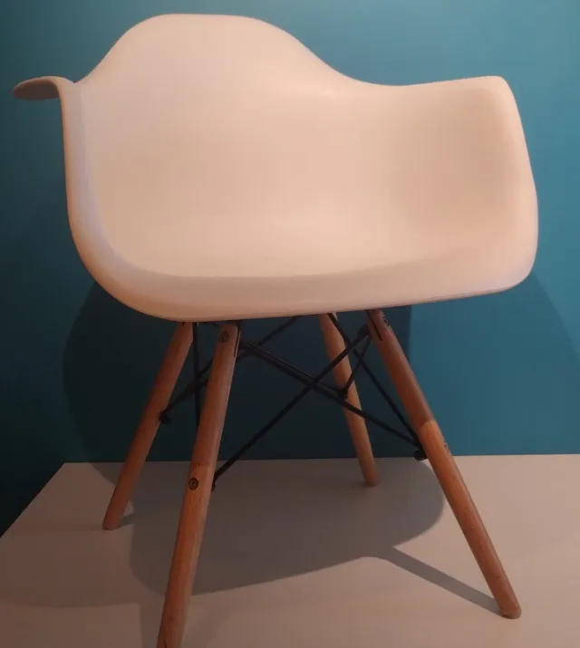 Cadeira Eames Branca