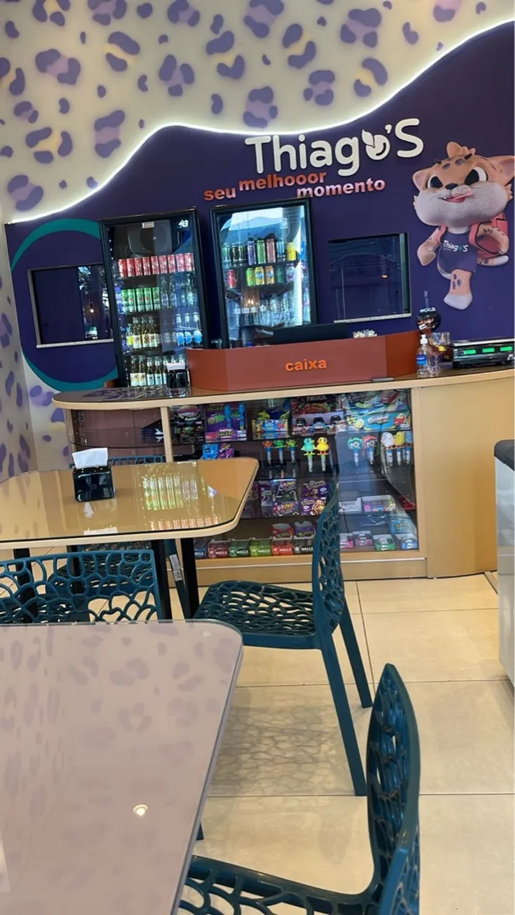 Vende-se sorveteria e açaíteria.
