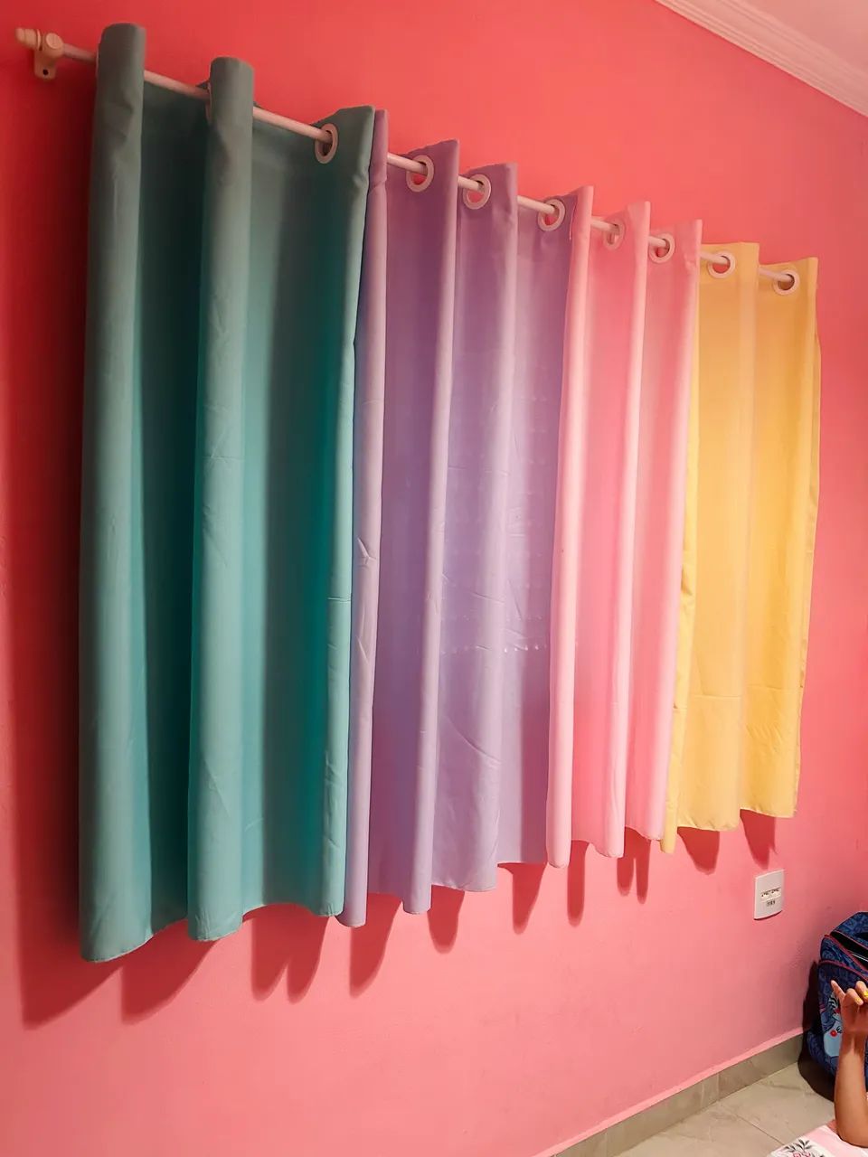 Kit quarto infantil COMPLETO (guarda-roupa, cômoda, Recamier, cortina, cama e colchão) - Foto 6