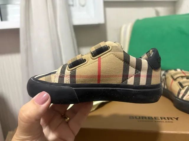 Tênis Burberry infantil original tamanho 25 - Foto 2
