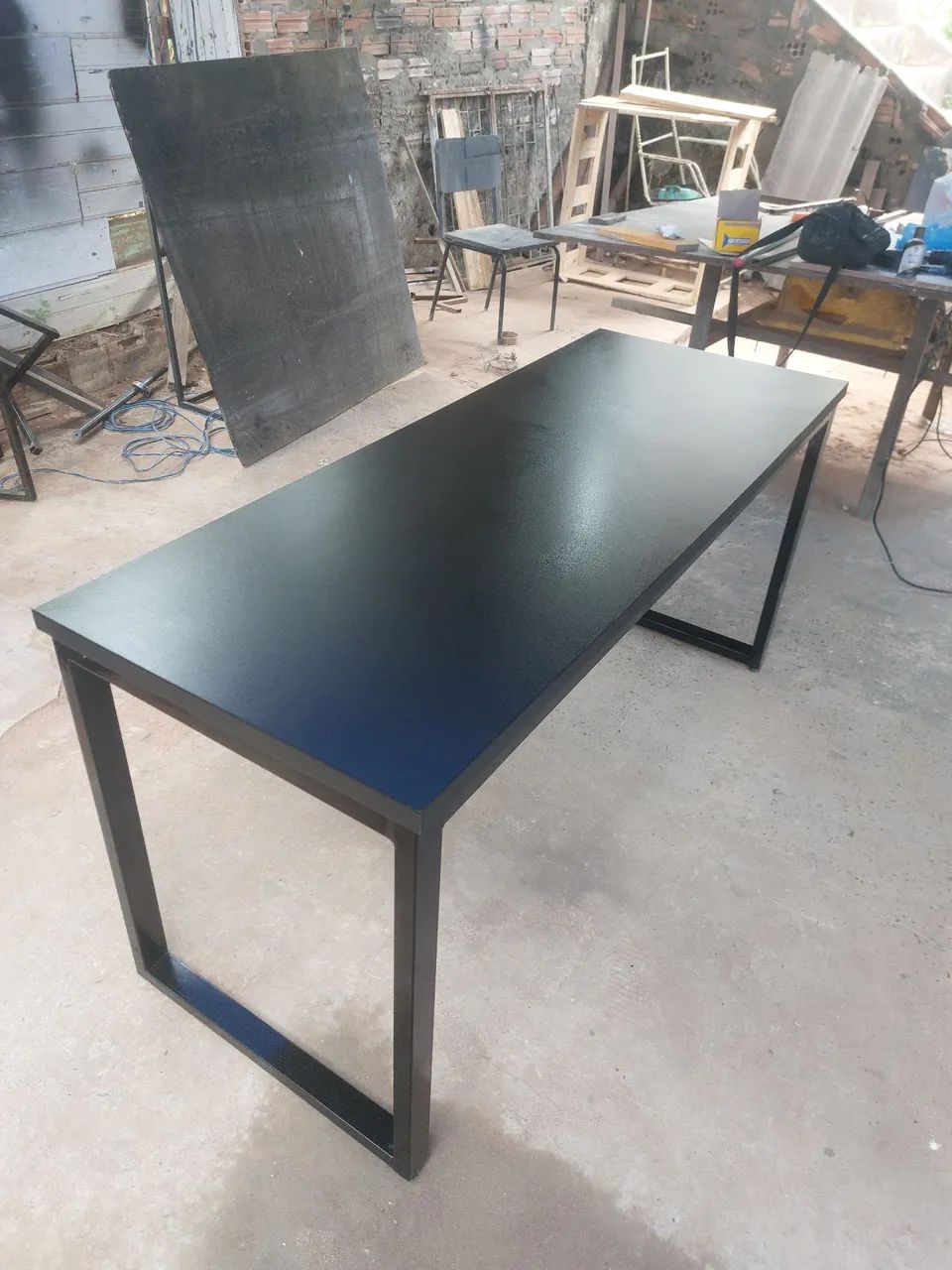 Mesa de escritório preta com design moderno - Foto 2
