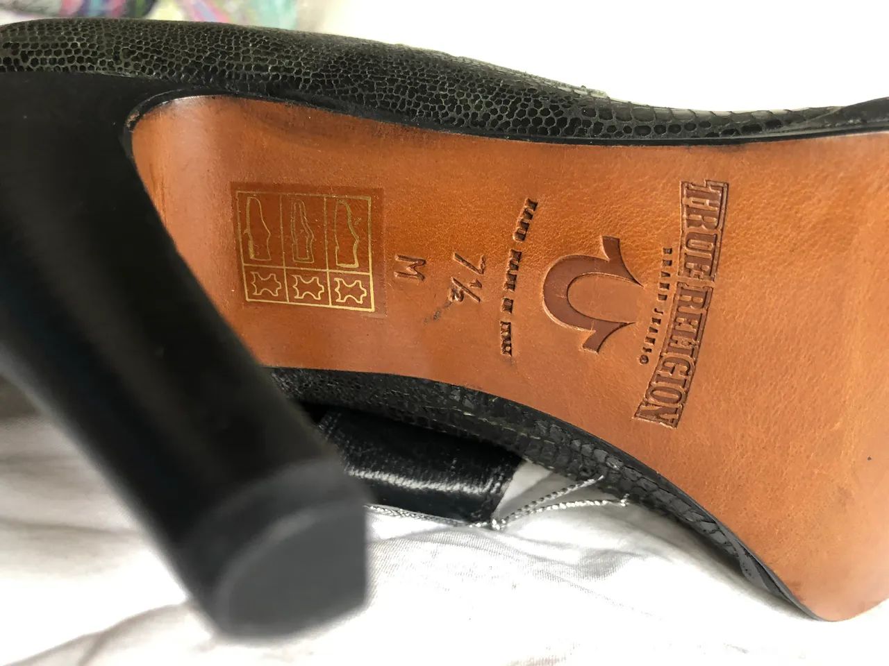 Bota couro True Religion importada tamanho 36 - Foto 5