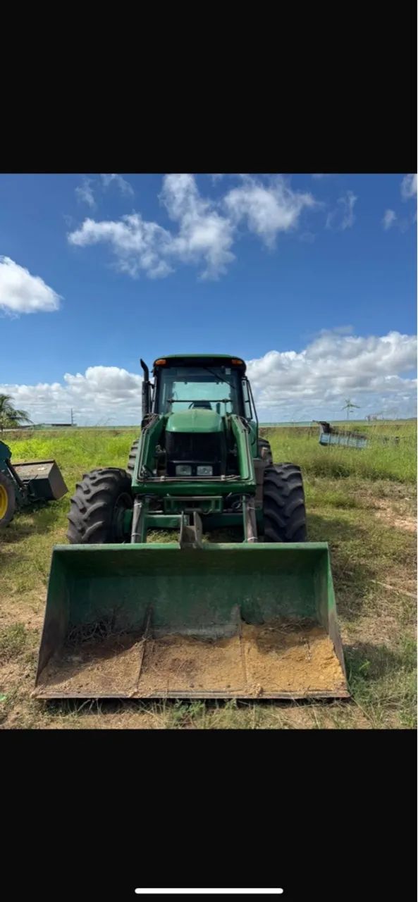 Trator John Deere 6165J com Pá Carregadeira