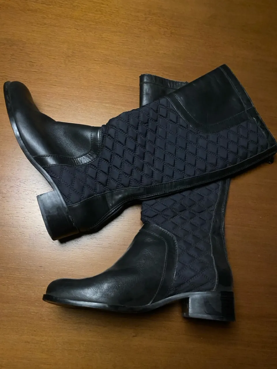 Botas pretas de cano alto