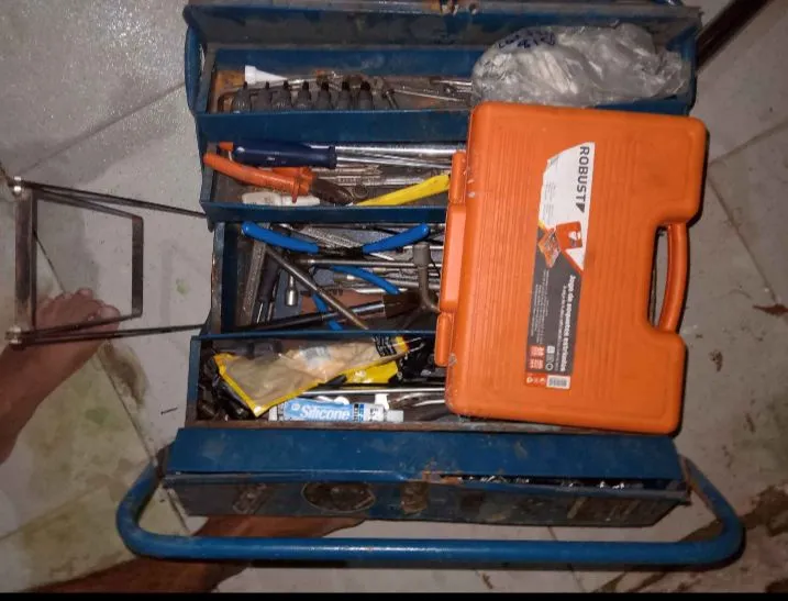 Vendo caixa de ferramentas