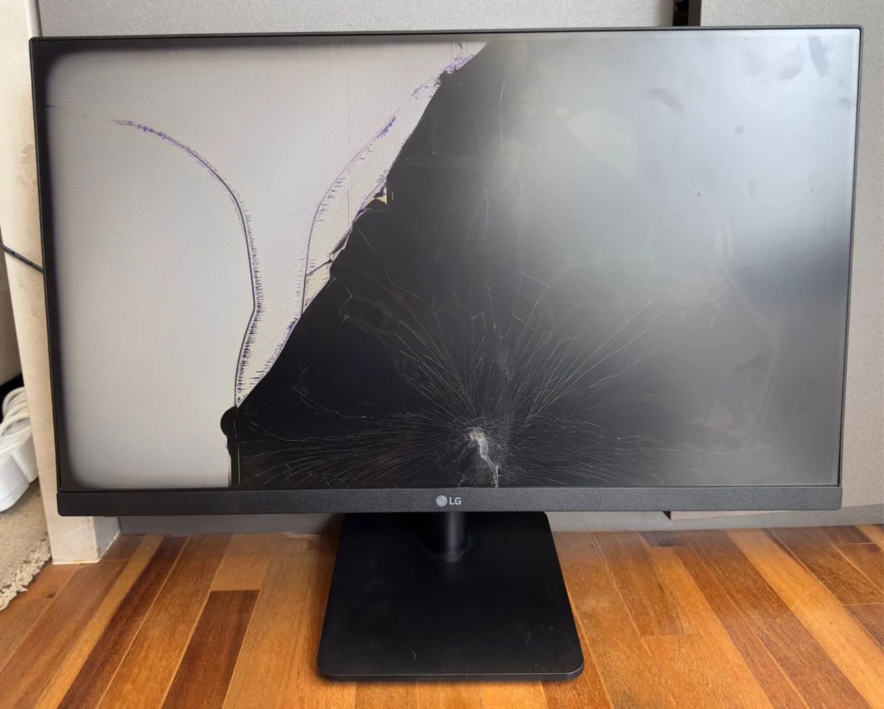 Monitor com tela trincada LG  23,8 Pol IPS Full HD 75Hz 5ms (GtG) HDMI AMD 24MP400-B - Foto 5