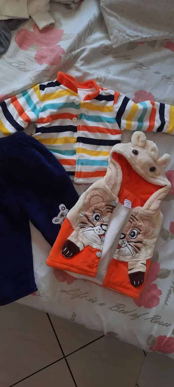 Conjunto de Roupas para Bebê - Blusa listrada, casaco de tigre e calça azul