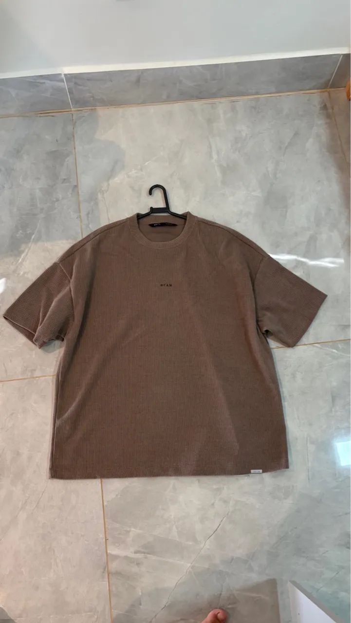 Camiseta Oversize marrom com Detalhe em Renda - Foto 3