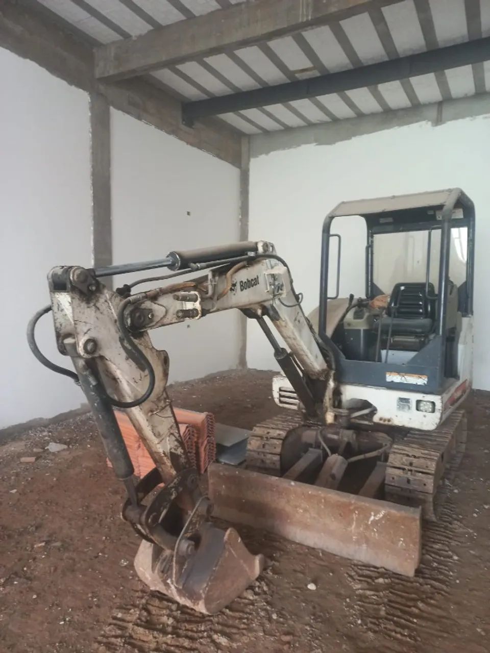 MINI ESCAVADEIRA BOBCAT 325