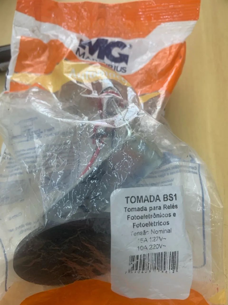 Relé Fotoeletrônico Externo Autovolt 1000w Plug Bs Margirius com Tomada BS1 - Foto 6