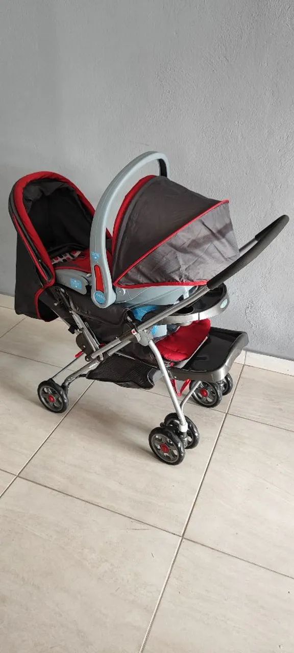 Carrinho de Bebê 2 em 1 com Bebê Conforto