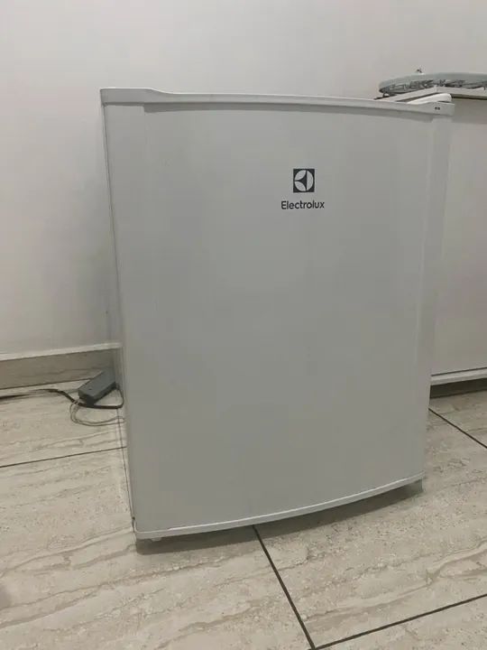 Frigobar Electrolux 80 Litros com Porta Latas Branco 127v