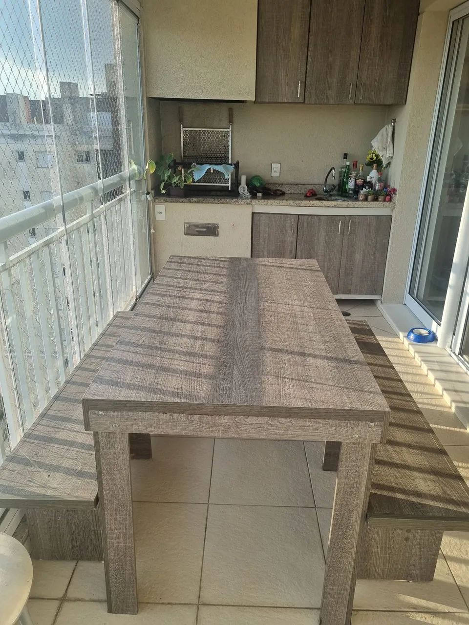 Mesa acompanha 2 bancos. 1,50 x0,80 - Foto 3