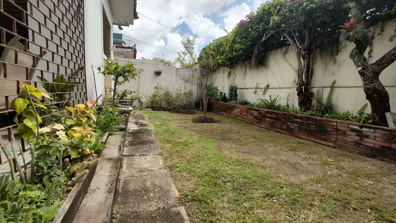 Casa de esquina para venda com 3 quartos em Cristo Redentor - João Pessoa - PB
