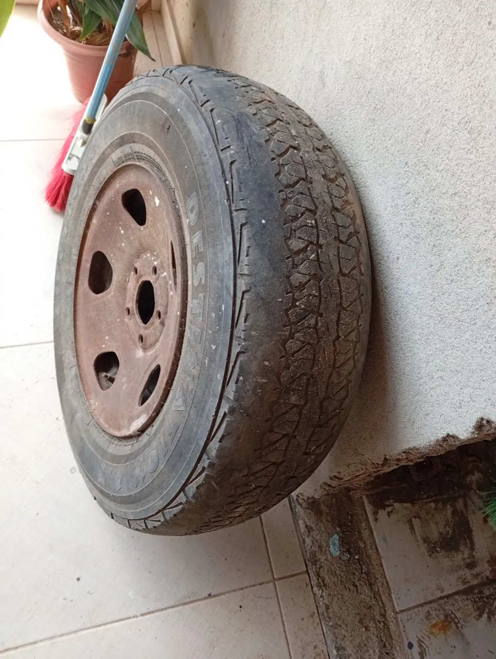 Roda com pneu 15- Ideal para reposição