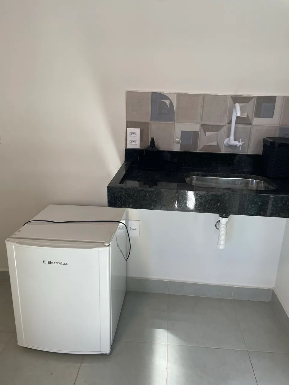 KITINET NOVINHA,  COM MOBÍLIA, SETOR COIMBRA. - Foto 3