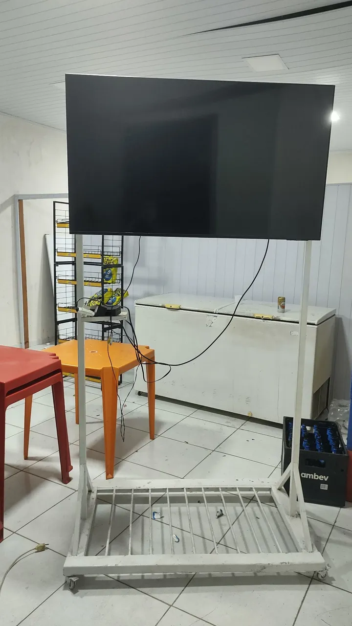 Suporte para TV com Rodinhas