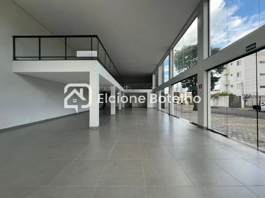 Loja para locação de aprox. 330 m², mezanino, no bairro Santa Mônica - Uberlândia - Mg