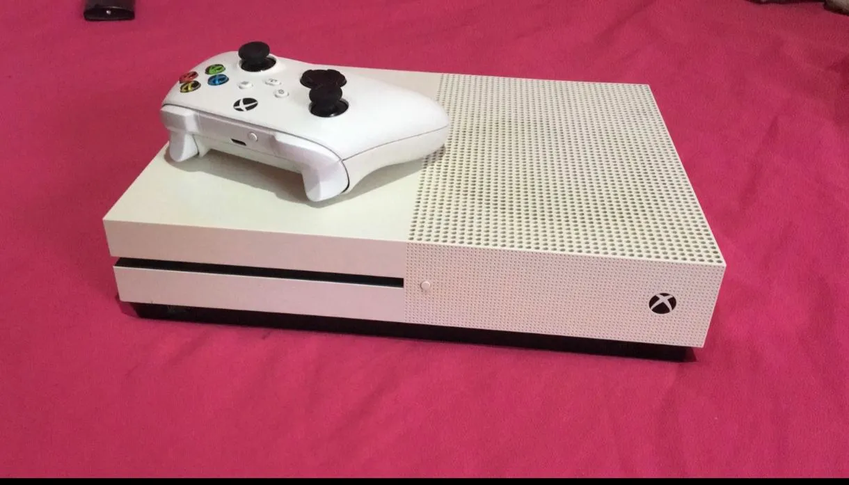 Xbox One S - NOVO