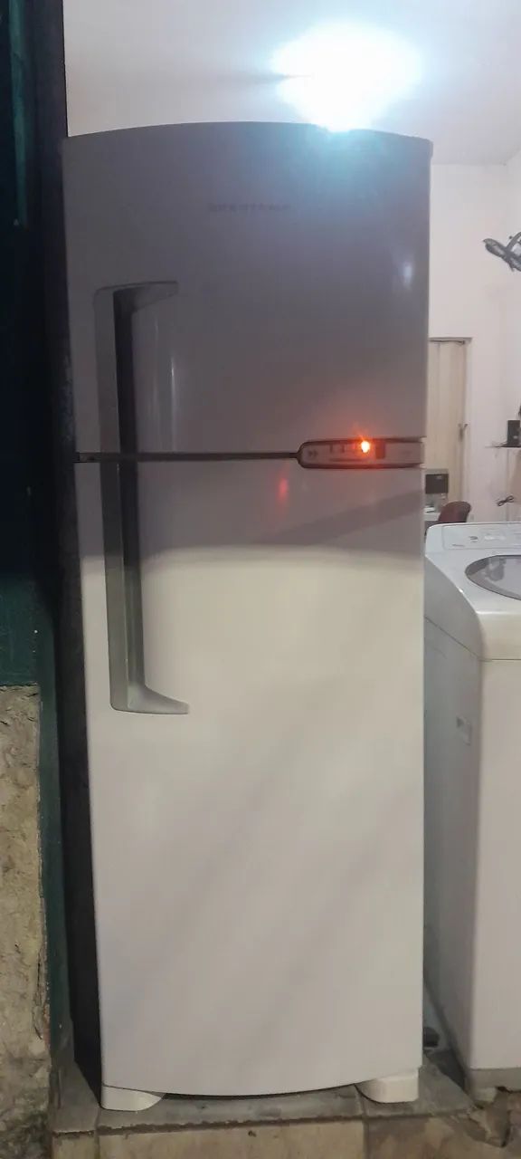 Geladeira Frost Free Barata! (Nunca foi consertada) Entrego  - Foto 6