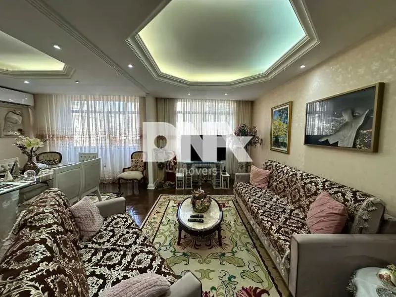 Apartamento - / Residencial / Copacabana
