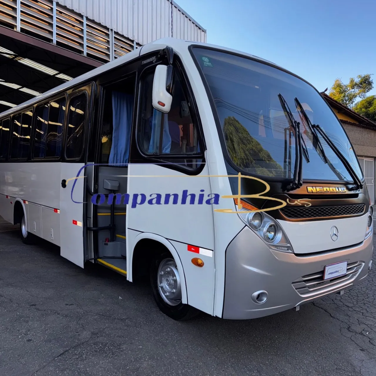 Micro-Ônibus Neobus Thunder+ Conforto e Segurança