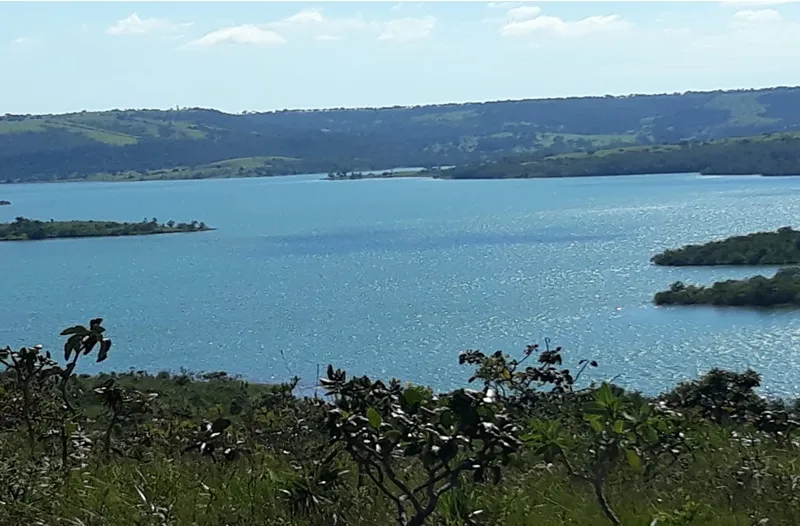 Lote, 1000m2 ás margens do Lago.