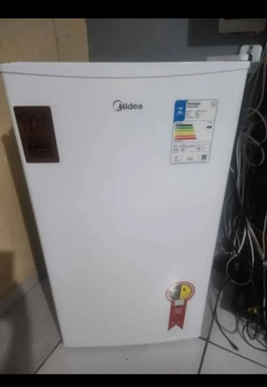 Frigobar Midea 93 litros