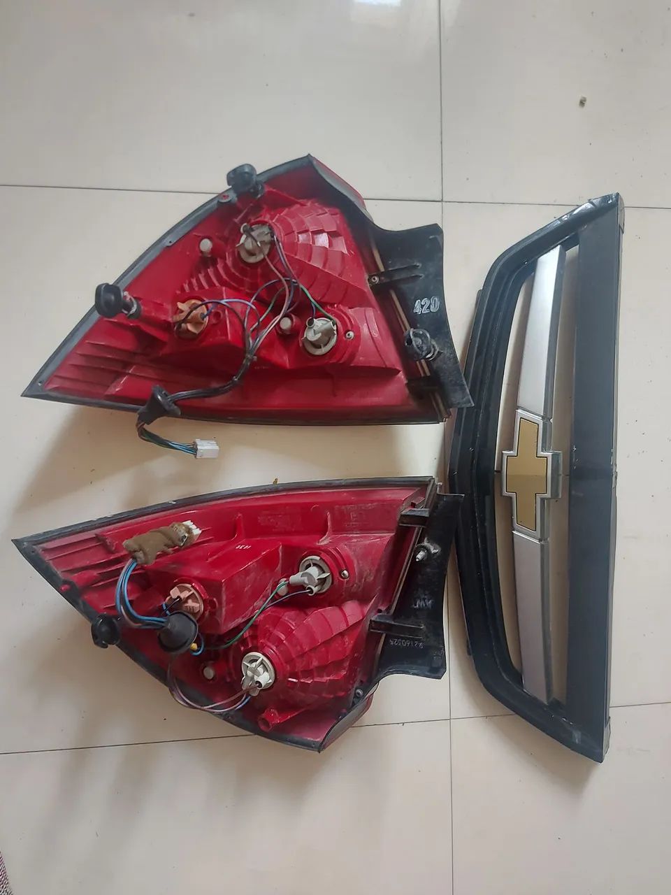 Grade frontal e lanternas ômega australiano64307025436546123