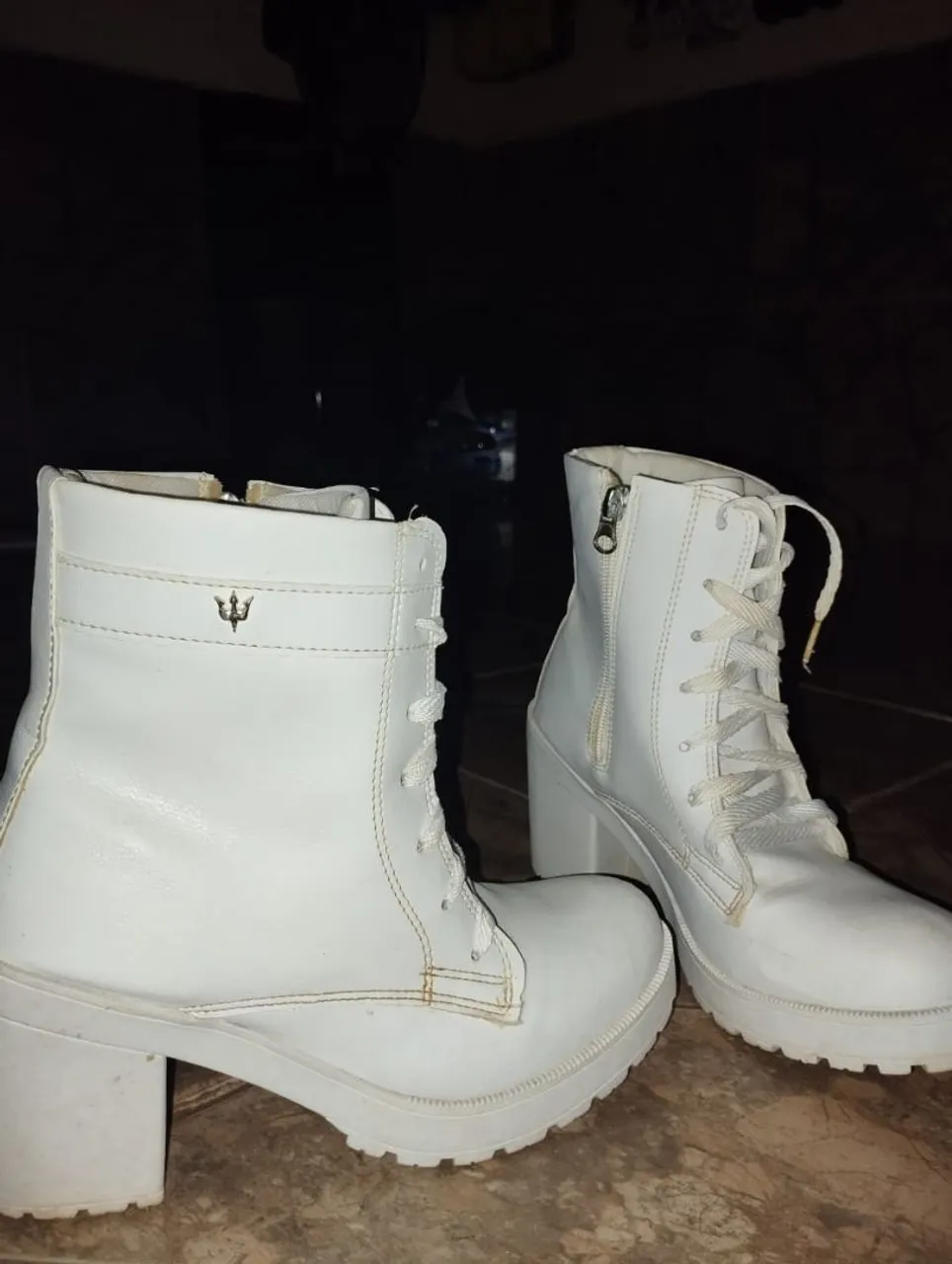Botas Brancas Femininas - Estilo e Conforto
