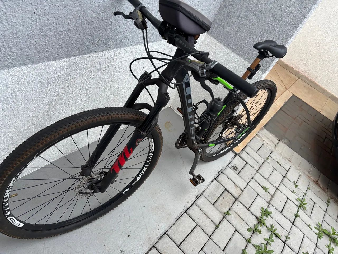 Bicicleta aro 29 top para trilhas  - Foto 5