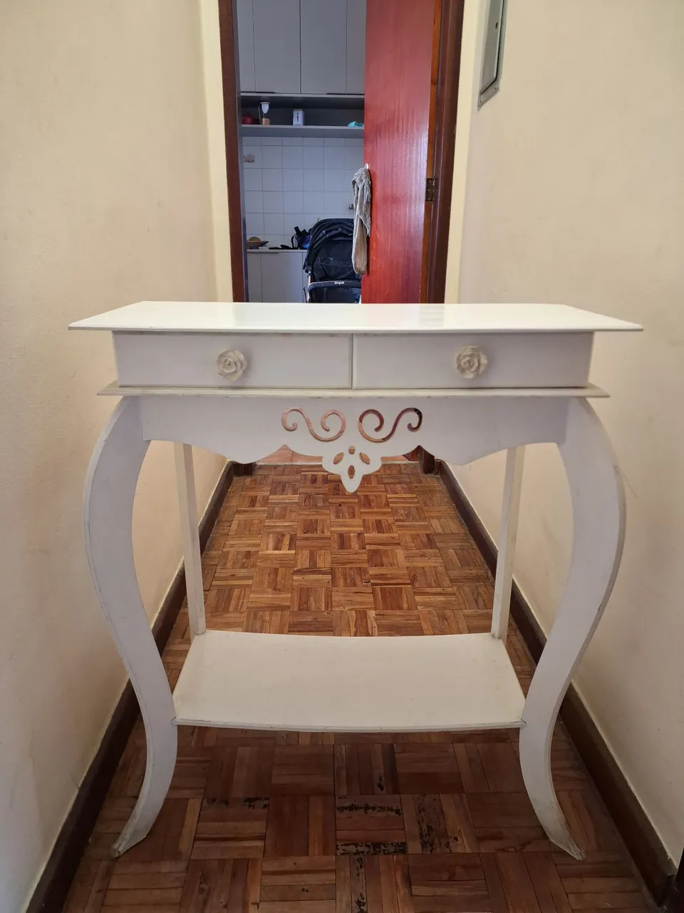 Aparador branco com gavetas