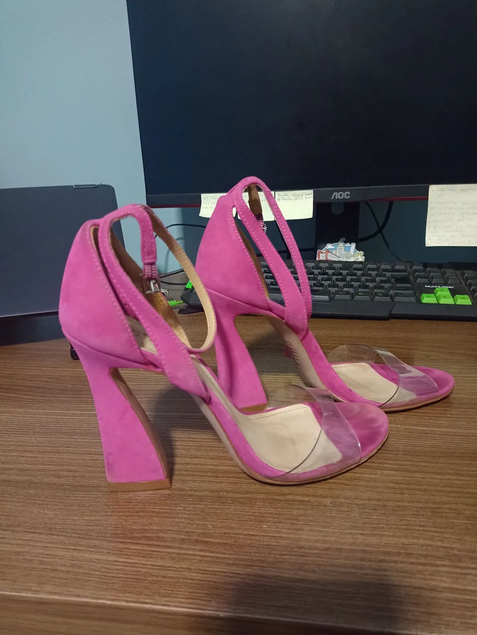 Sandália Rosa de Salto Bloco com Detalhe Transparente