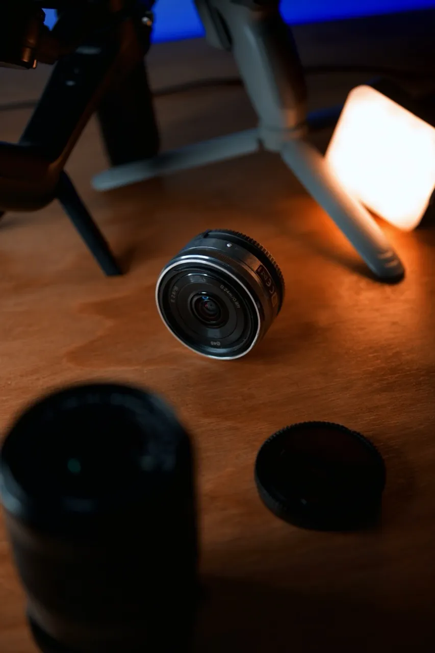 Sony 16mm f2.8