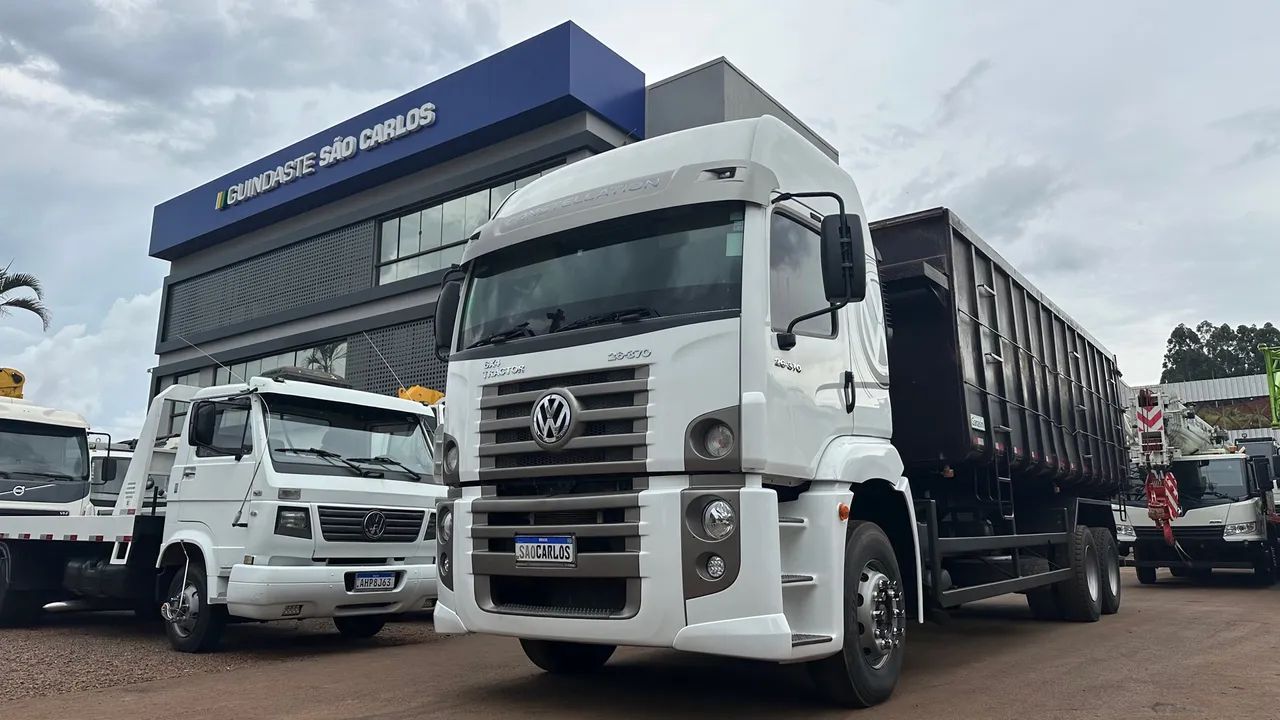 Volkswagen 6x4 Caçamba Agrícola traçado silagem 