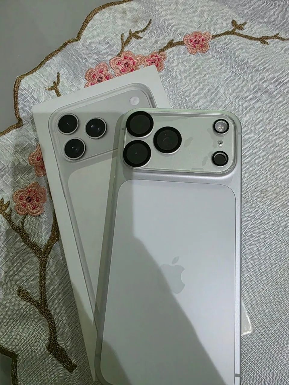? VENDO IPHONE 17 PRO MAX - 256 GB  ? Cor: Prata (Silver)  - Foto 2