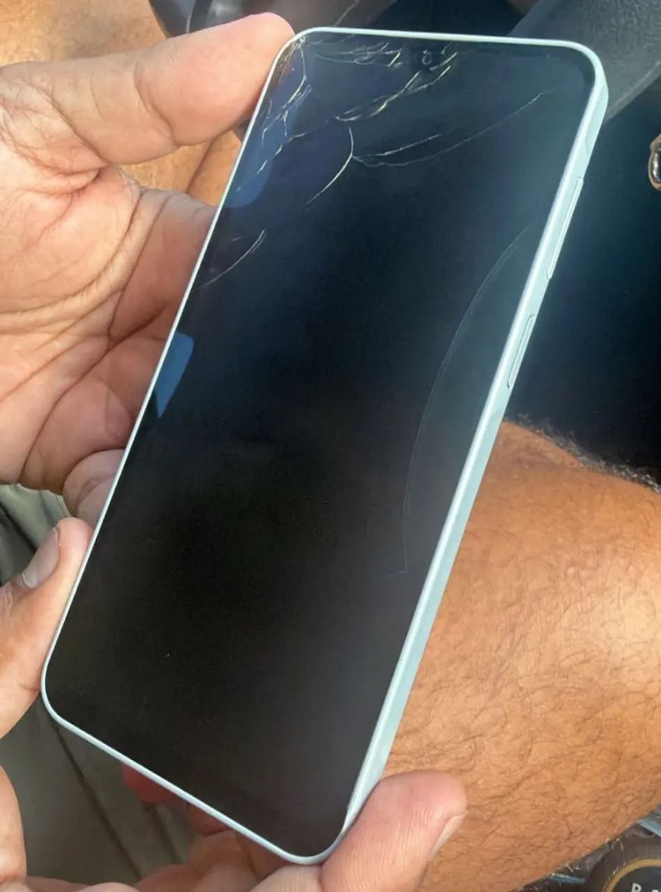 Samsung A14 com Tela Trincada - Acompanha caixa e Carregador. Funcionando normalmente 