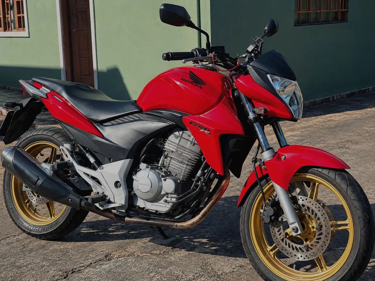 CB 300