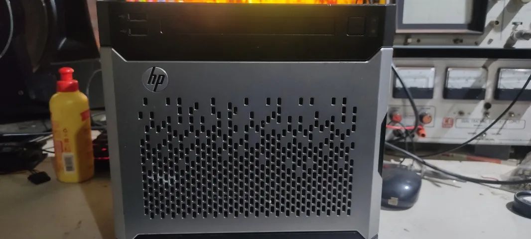 Vendo servidor compacto HP ProLiant MicroServer Gen8, 