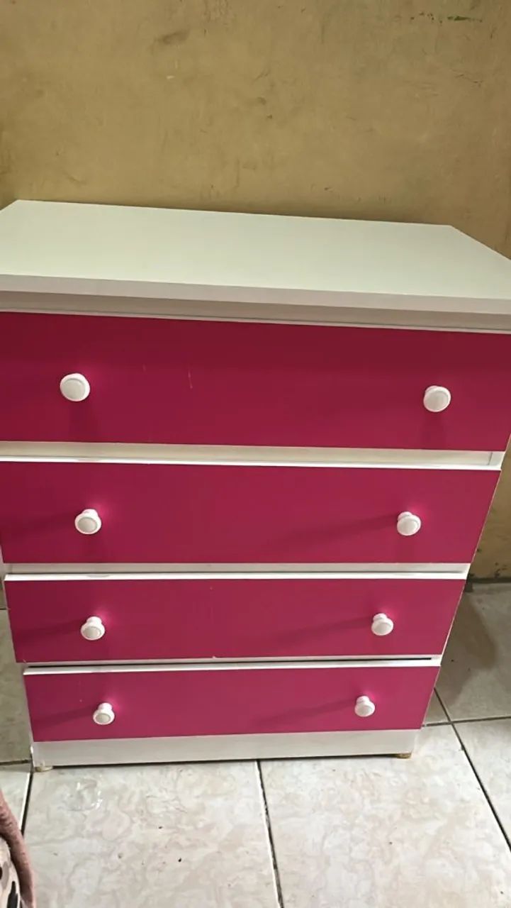 Cômoda rosa, nova.