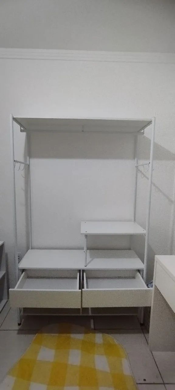 Arara de roupas com gavetas + 20 cabides.  - Foto 2