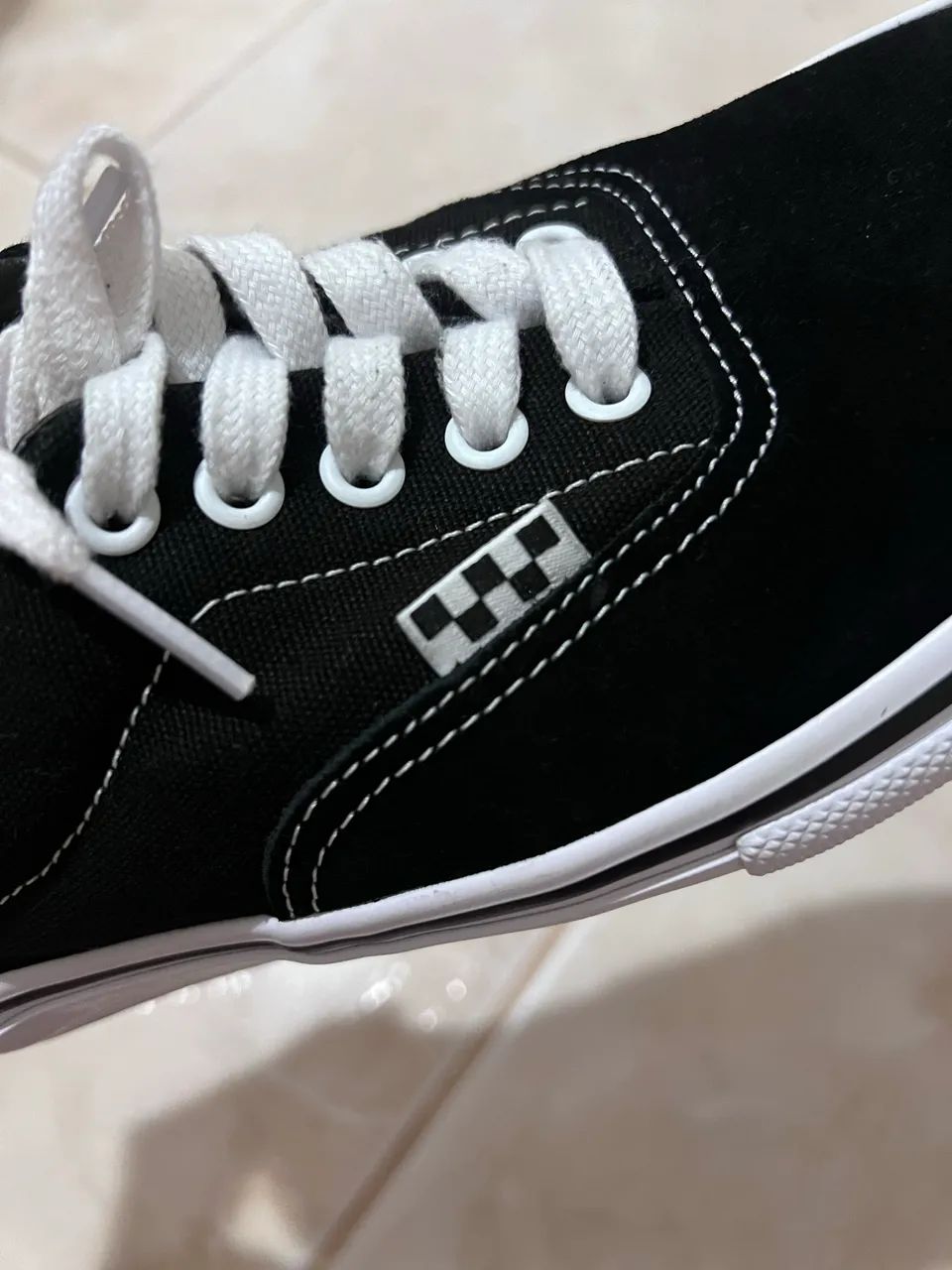 Vans Tênis Skate Authentic Black White - Foto 5