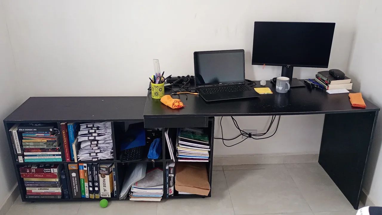 Mesa de escritório preta