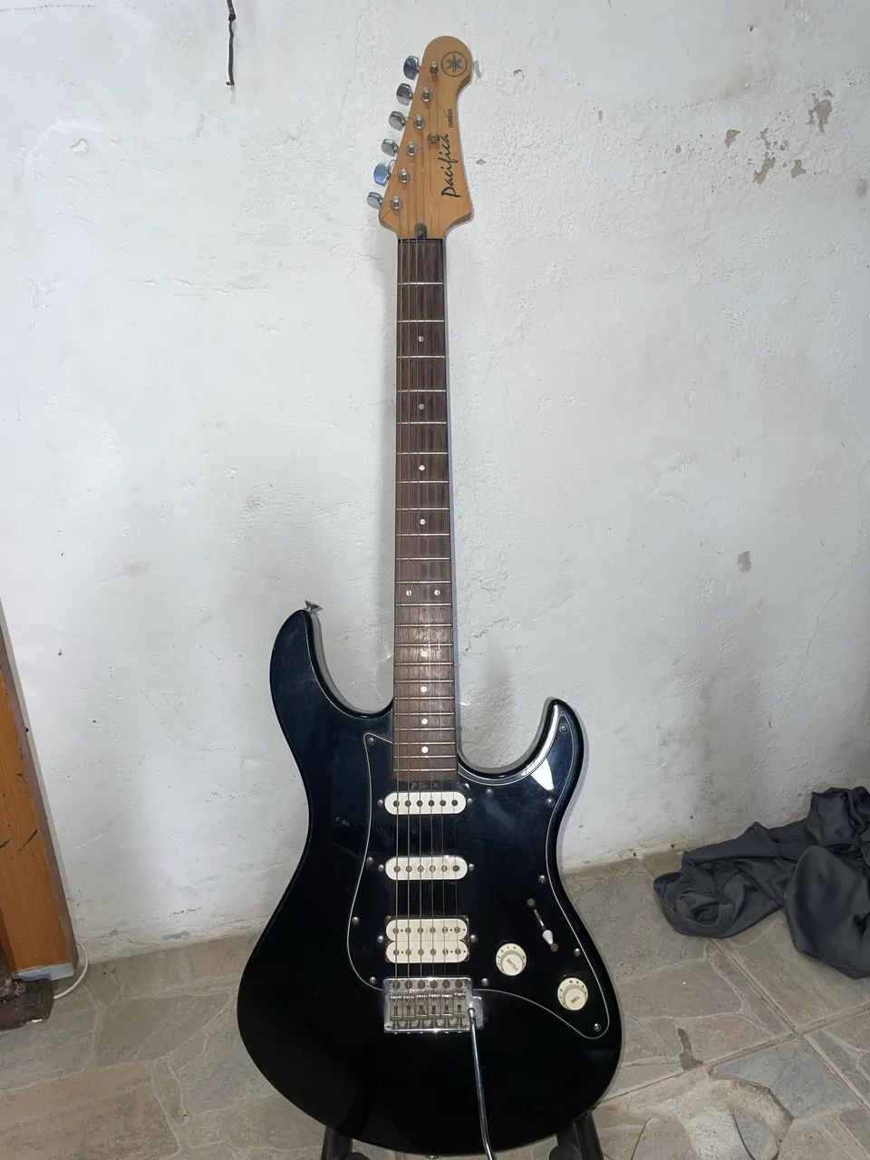 Guitarra Yamaha Pacifica PAC 012  - Foto 2