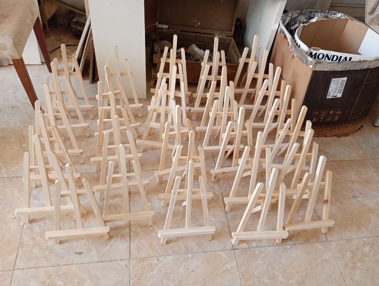 Cavaletes, quadros,móveis projetados,quadros molduras em geral .  - Foto 2
