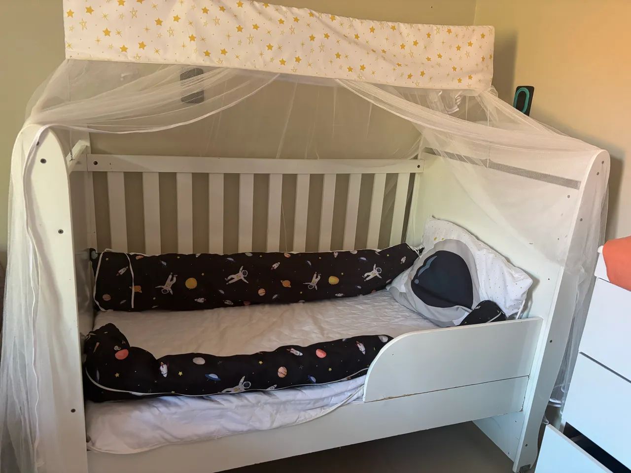 Vende-se berço-cama usado, mas em ótimo estado!