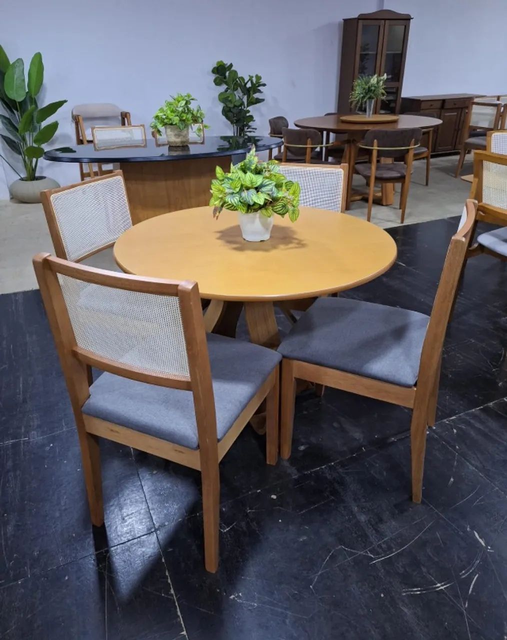Mesa de Jantar com 4 cadeiras Redonda 1.00x1.00