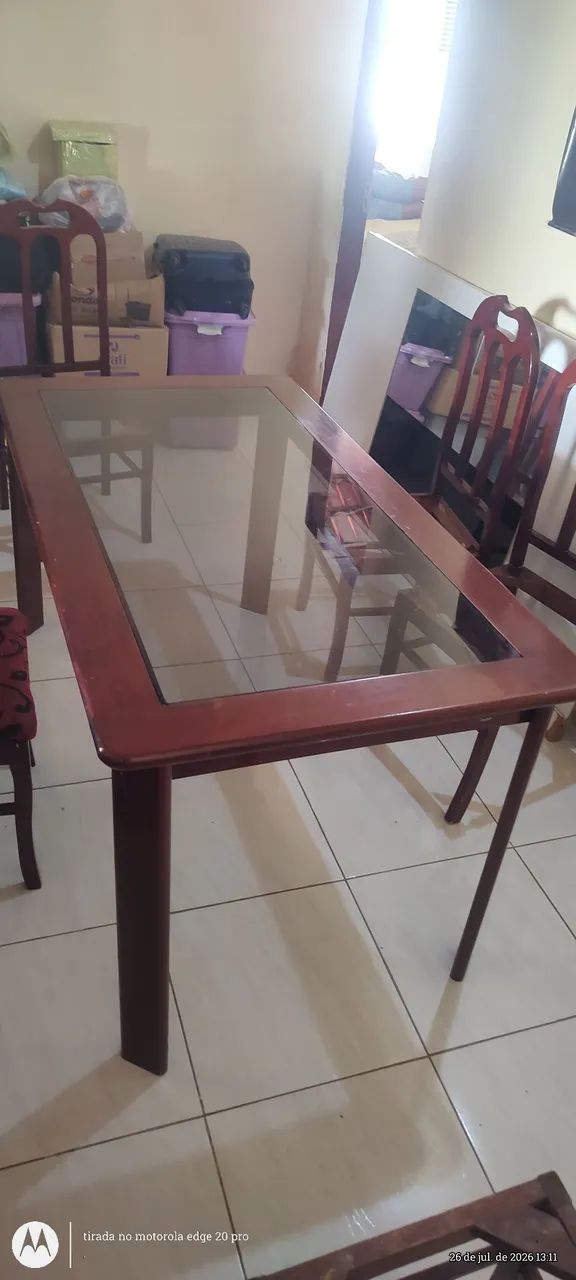 Mesa em madeira tampo de vidro
