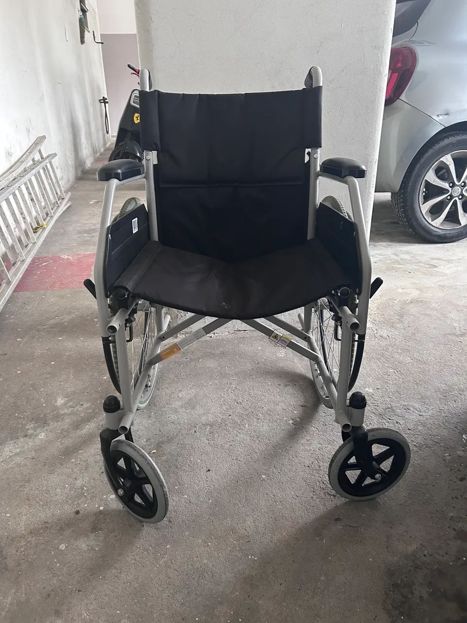 Vendo Cadeira de Rodas - Foto 2