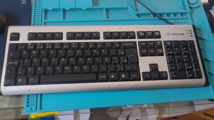 Teclado Positivo Com Fio Preto e Prata (Usado)